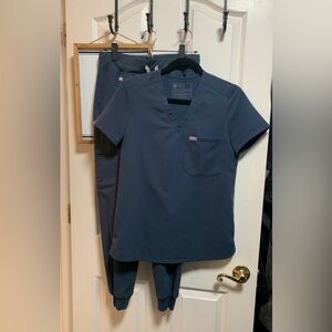 Figs scrub set Dark Harbor color - Catarina top and Zamora joggers size Xsmall